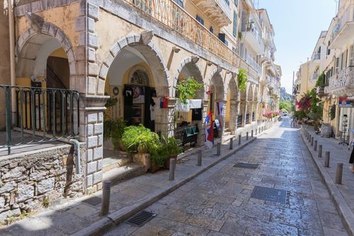 Welche Regionen und Inseln sind in Griechenland besonders beliebt?