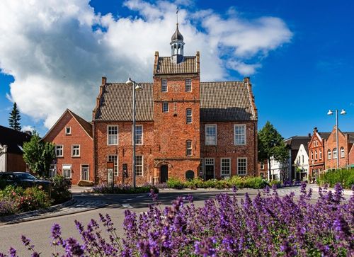 Welche Regionen sind für einen Urlaub in Ostfriesland besonders beliebt?