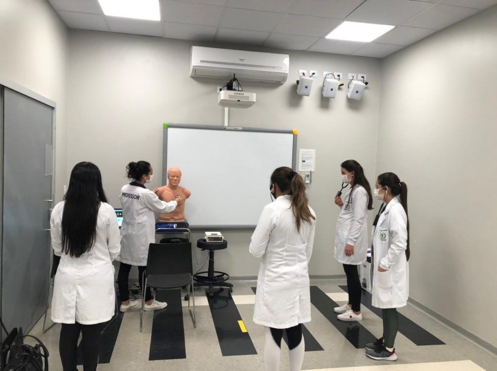 Agronomia firma parceria com empresas do setor de horticultura