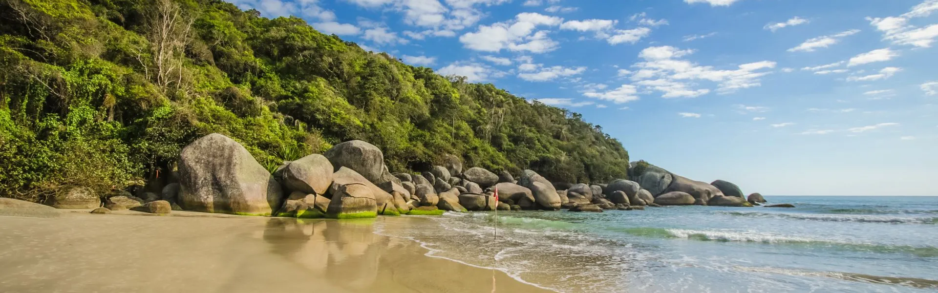 Conheça as praias de Bombinhas/SC