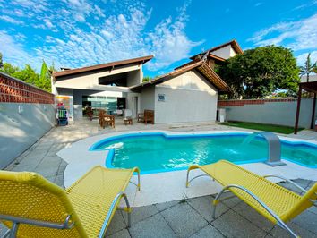 CASA ALTO PADRÃO NO CENTRO DA PRAIA COM PISCINA - 4 QUARTOS