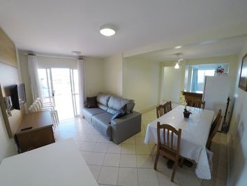 APARTAMENTO NO CENTRO DE BOMBINHAS COM VISTA MAR - AP 107