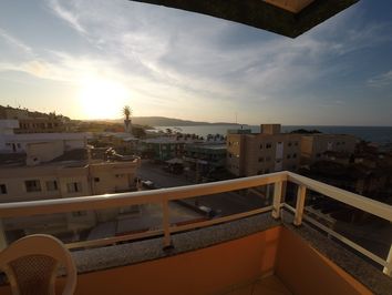 APARTAMENTO NO CENTRO DE BOMBINHAS COM VISTA MAR - AP 301