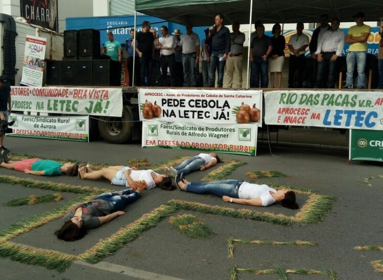 Produtores de cebola protestam em Ituporanga