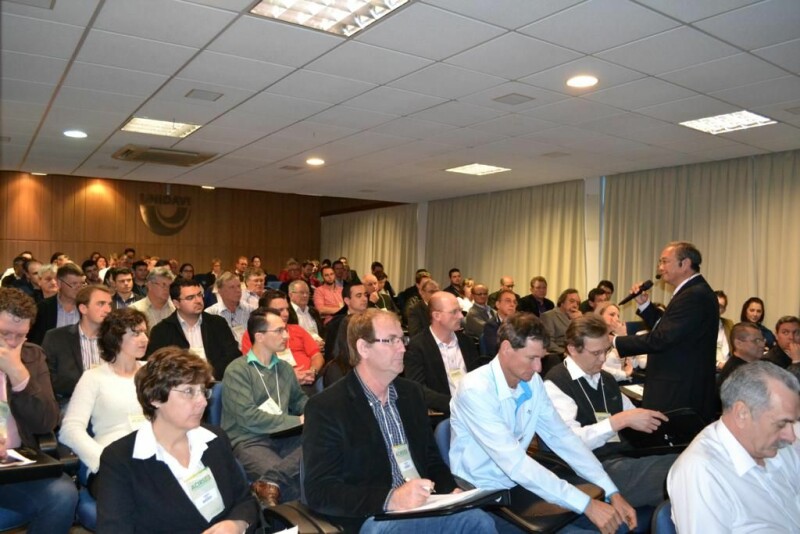 Fórum discute cooperativismo e economia-5.jpg