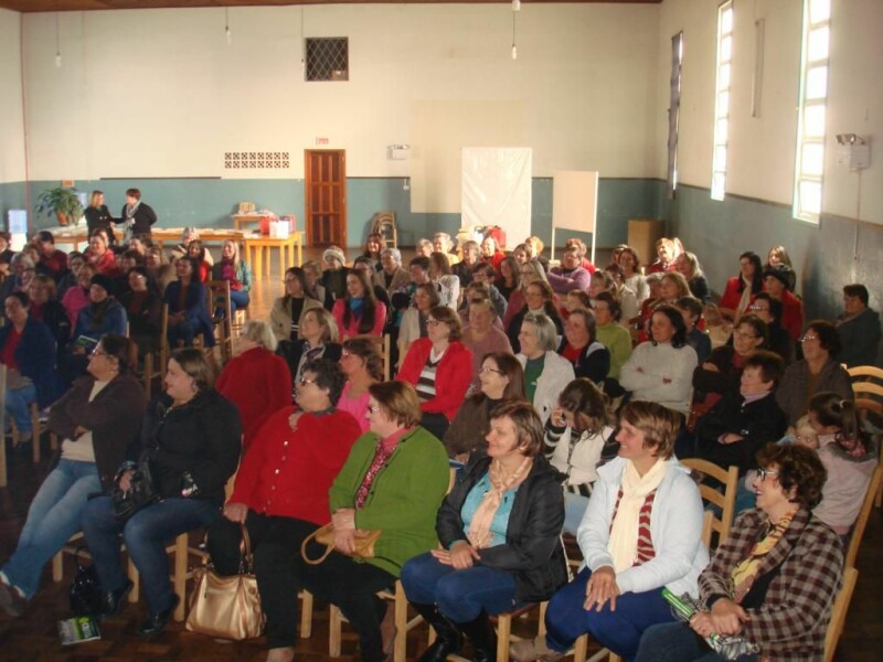 Alegria e bom humor marcam reuniões com Mulheres Cooperativistas Cravil-2.jpg