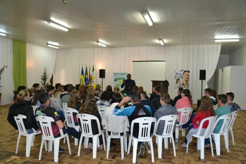 Jovens Cooperativistas participam de Seminário-17.jpg