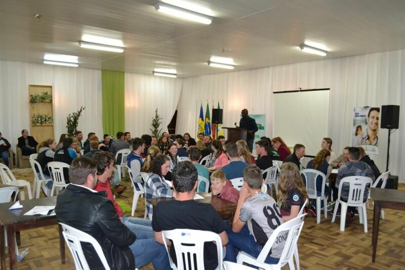 Jovens Cooperativistas participam de Seminário-11.jpg