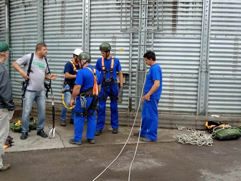 Colaboradores participam de treinamento em altura-4.jpg