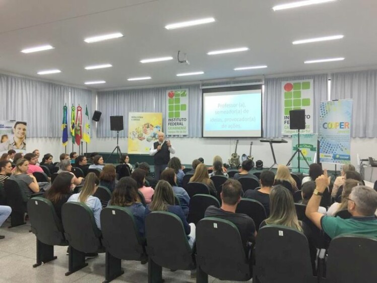 Cravil promove evento para professores