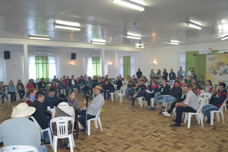 Jovens Cooperativistas participam de Seminário-27.jpg