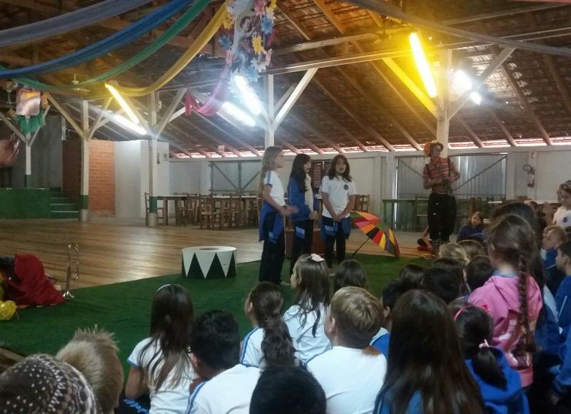 Cravil leva teatro para escolas do Cooperjovem-7.jpg