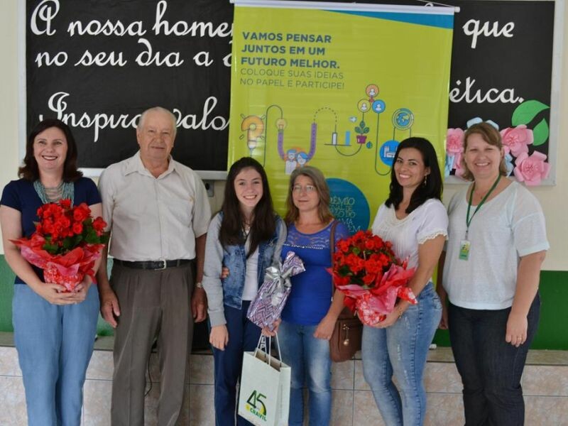 Cravil reconhece alunas finalistas do Prêmio de Redação do Cooperjovem-5.jpg