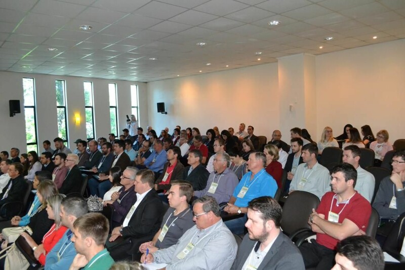 Fórum reúne dirigentes e profissionais de cooperativas do Alto Vale-4.jpg