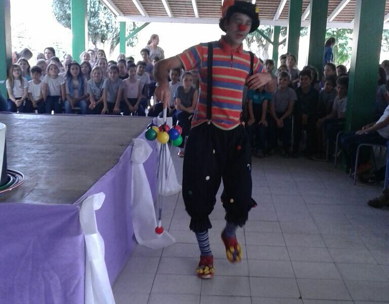 Cravil leva teatro para escolas do Cooperjovem-4.jpg