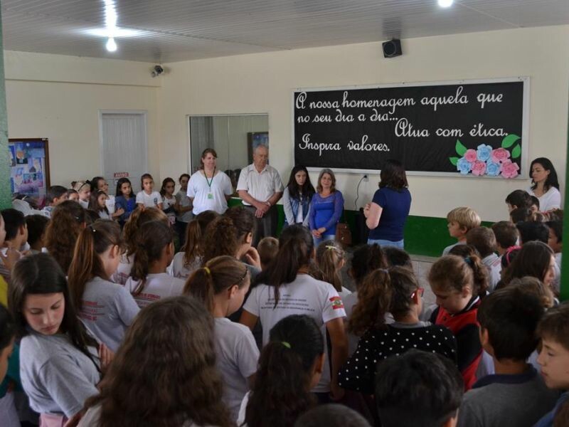 Cravil reconhece alunas finalistas do Prêmio de Redação do Cooperjovem-4.jpg