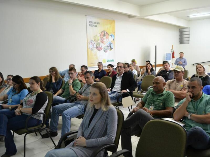 Colaboradores Cravil participam de palestra sobre educação financeira-1.jpg