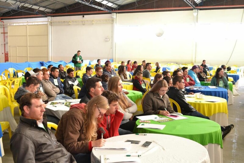Seminário reúne mais de 80 jovens em Rio do Sul-3.jpg