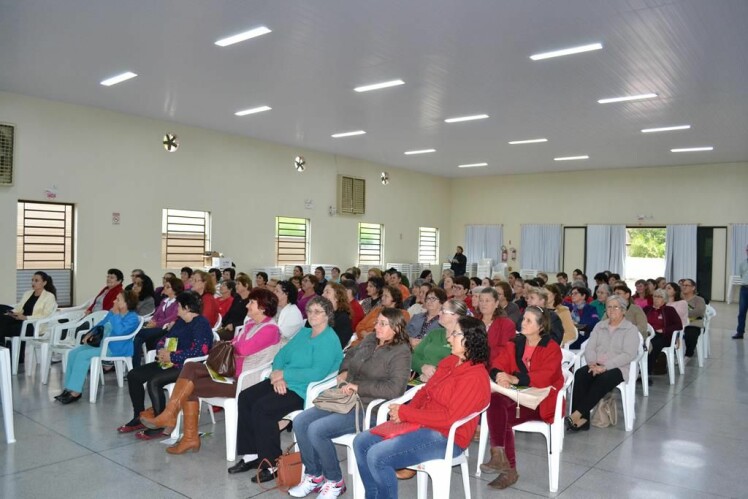 Reuniões de mulheres abordam escolhas e práticas mais saudáveis