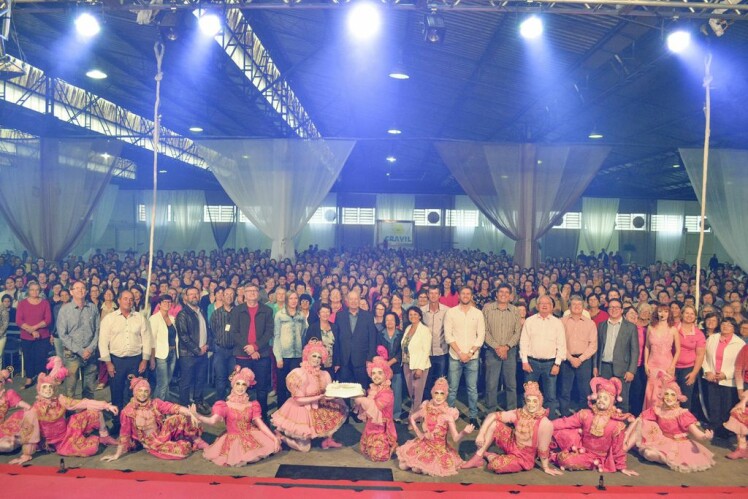 Cravil celebra 25 anos de trabalho com mulheres