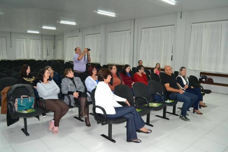 Cravil realiza palestras nas escolas do Cooperjovem-5.jpg