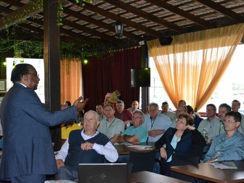 Cravil promove palestras sobre economia-1.jpg