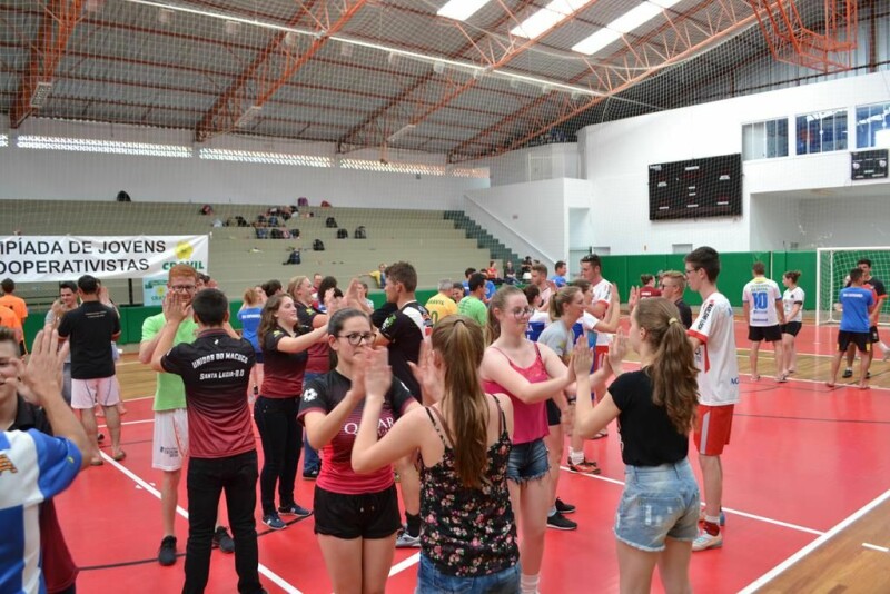 Mais de 200 jovens participam da 19ª Olimpíada Cravil-55.jpg