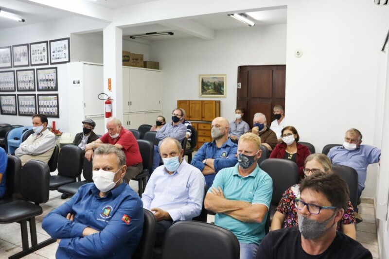 Cravil recebe homenagem em Presidente Getúlio-11.jpeg