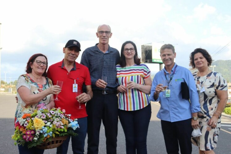 Cravil homenageia colaboradores