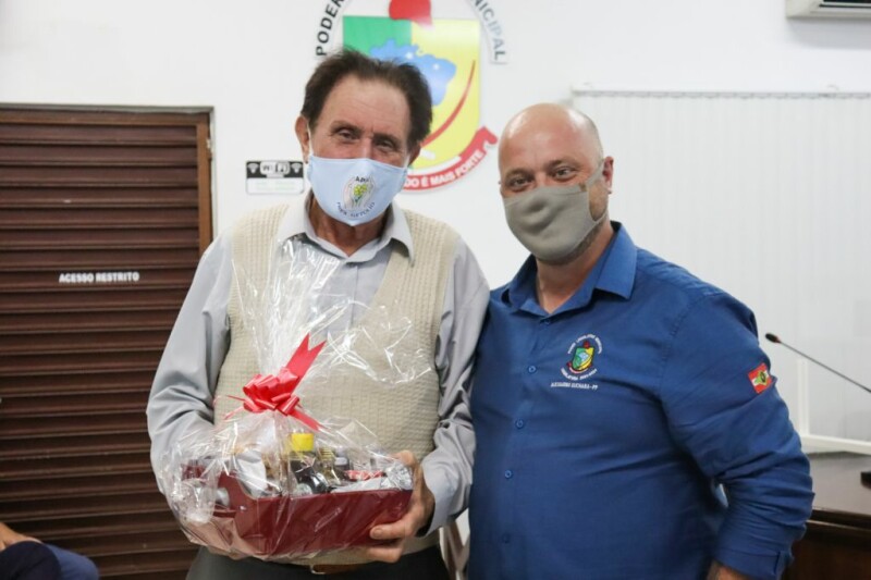 Cravil recebe homenagem em Presidente Getúlio-3.jpeg