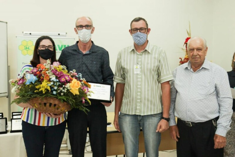 Cravil homenageia colaboradores-1.jpeg