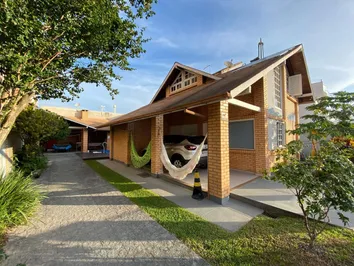 Casa de 4 dormitórios na Praia Grande