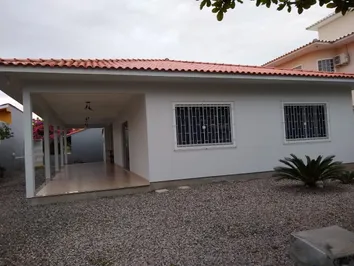 Casa de 3 dormitórios na Praia Grande