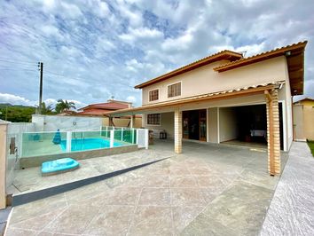 Casa de 05 dormitórios na Praia Grande