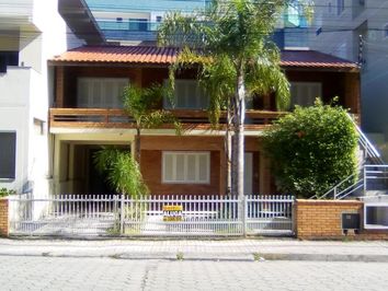 Casa Geminada 3 dormitórios