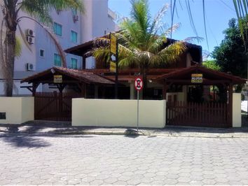 Casa bem localizada 