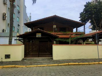 Casa bem localizada