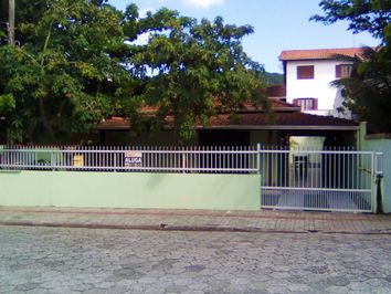 Casa com 03 dormitórios