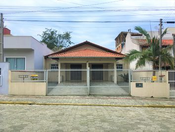 Casa Geminada c/ 02 dormitórios