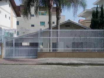 Excelente casa 4 dormitorios Excelente casa 4 dormitorios