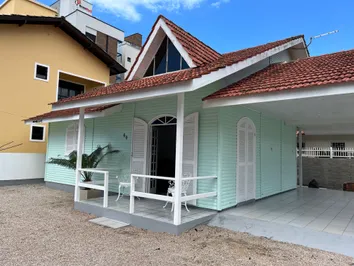 casa 3 dormitorios verde