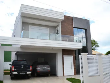 CASA ALTO PADRÃO COM PISCINA 