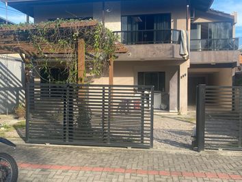 CASA COM 5 DORMITÓRIOS - Rua Guaxinim CASA COM 5 DORMITÓRIOS - Rua Guaxinim