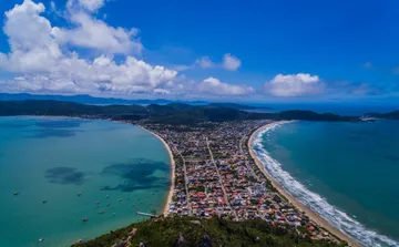 Bombinhas é a cidade que mais cresceu na região, segundo IBGE