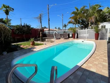 CASA COM PISCINA - Morrinhos