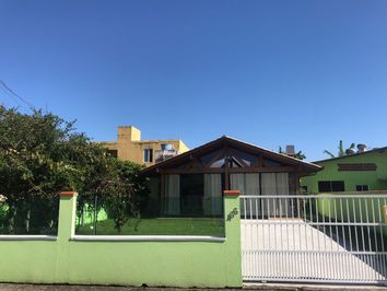 CASA COM 4 DORMITÓRIOS - Rua Cachalote CASA COM 4 DORMITÓRIOS - Rua Cachalote