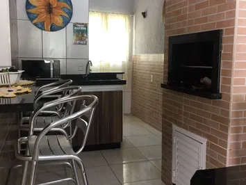 CASA COM 3 DORMITÓRIOS EM BOMBAS