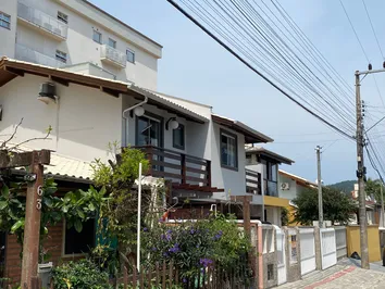 CASA ALTO PADRÃO COM 4 DORMITÓRIOS