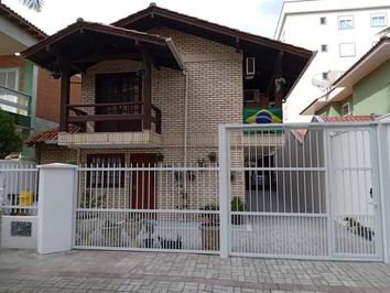 SOBRADO CONFORTÁVEL COM 3 DORMITÓRIOS SOBRADO CONFORTÁVEL COM 3 DORMITÓRIOS