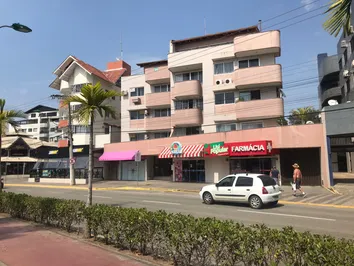  COBERTURA À VENDA NA AVENIDA PRINCIPAL DA PRAIA DE BOMBAS